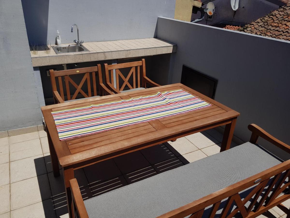 Captain'S Residence Ровин Екстериор снимка